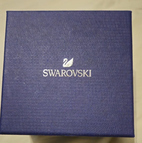 NIB Swarovski women's watch - Picture 7 of 7